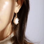 Boucles d'oreilles pendantes en Pierre de Lune plaquées Or – Élégance naturelle