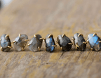 Boucles d’Oreilles Bohèmes en Labradorite Naturelle – Fait Main