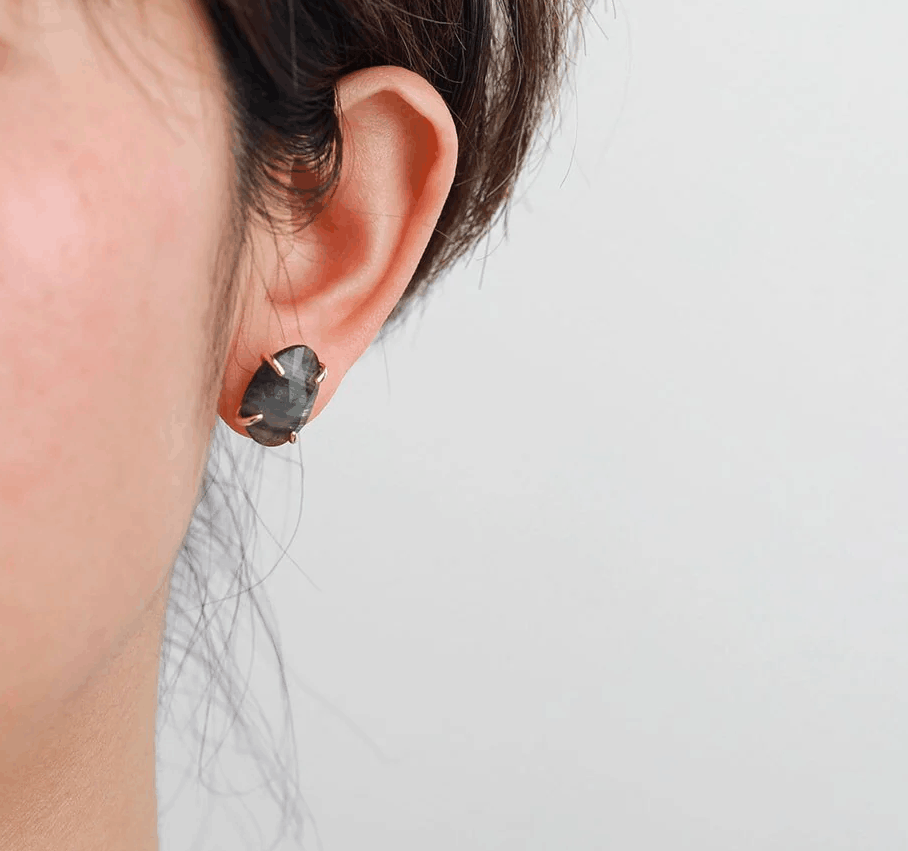 Boucles d’Oreilles Bohèmes en Labradorite Naturelle – Fait Main