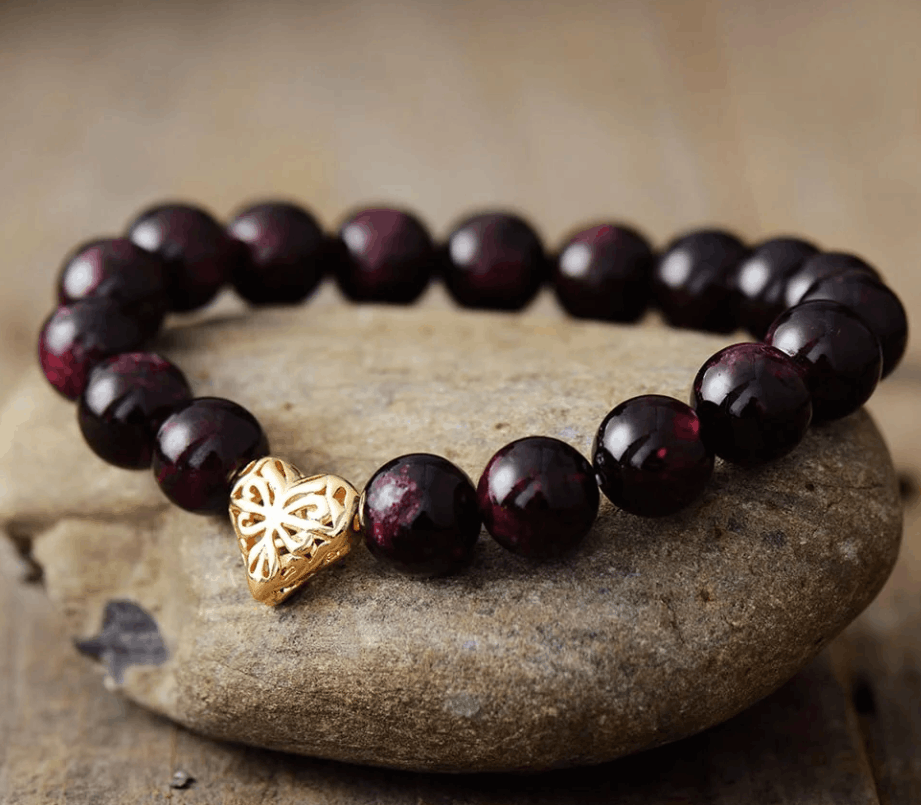 Bracelet Bohème en Grenat Naturel avec Cœur.