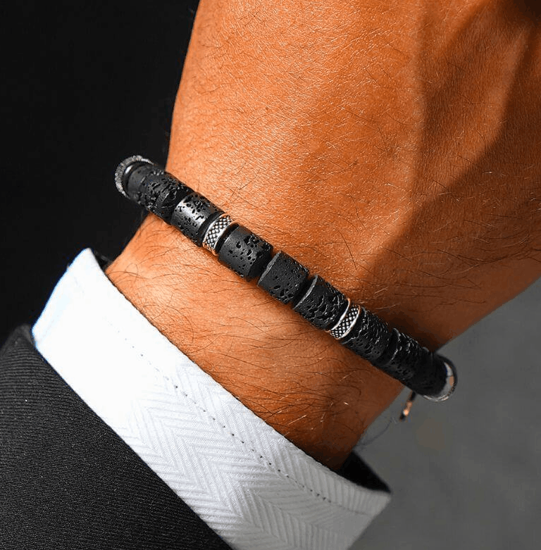 Bracelet en Pierre de Lave avec Roue Symbolique