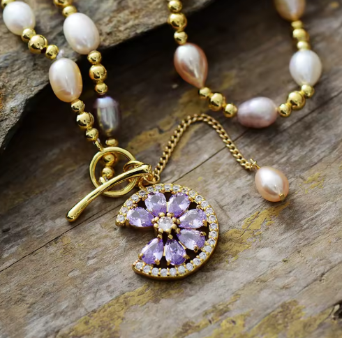 Collier Lariat en Perles d’Eau Douce & Pendentif Fleur en Zircon Plaqué Or