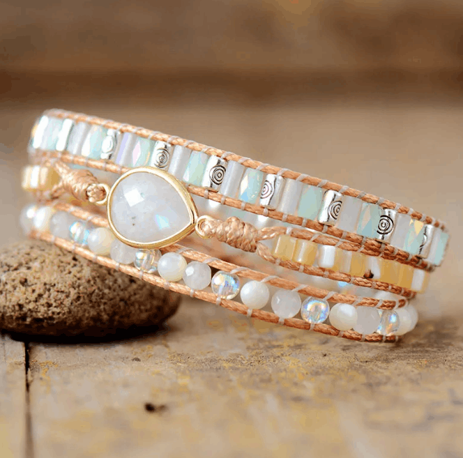 Bracelet Enroulé Éclat Céleste en Pierre de Lune